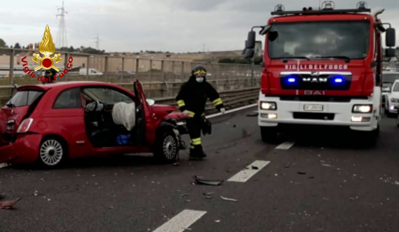 Incidente sulla SS 131: due feriti e un cagnolino salvato