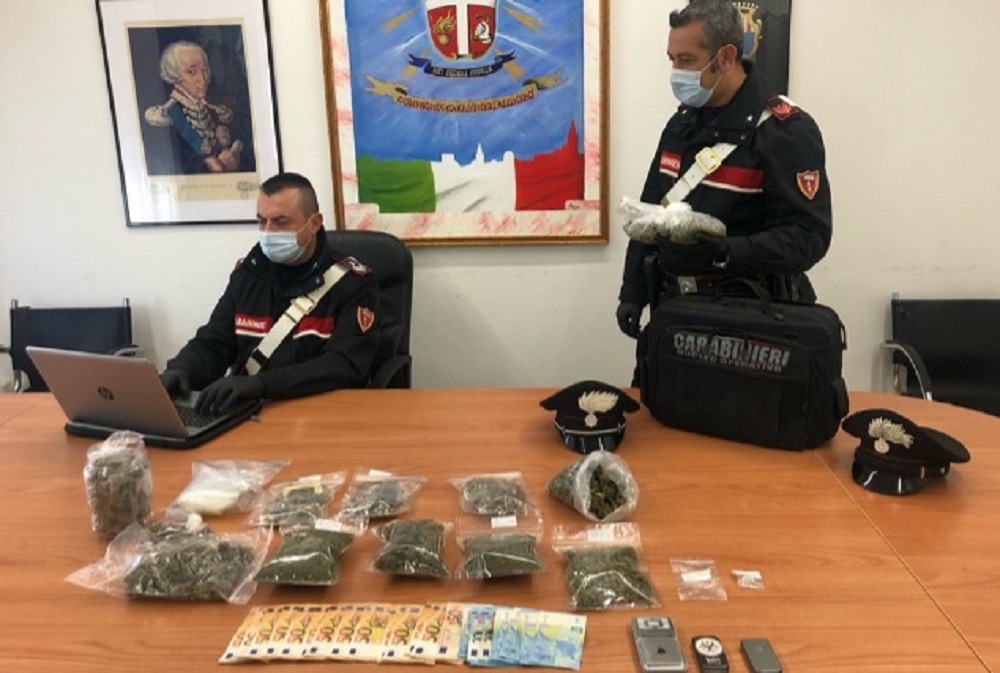 900 grammi di marijuana in casa: giovane arrestato