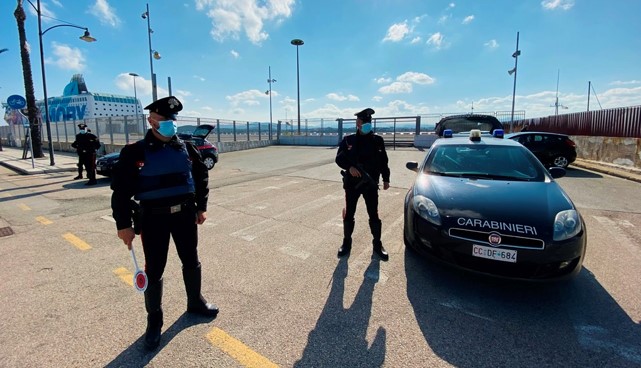 Olbia, fermato con coltello e nervo di bue: denunciato 34enne