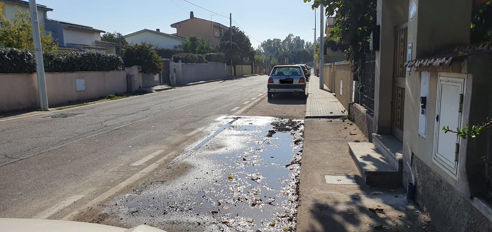 Olbia, perdita d'acqua in strada: nessun intervento da oltre 20 giorni