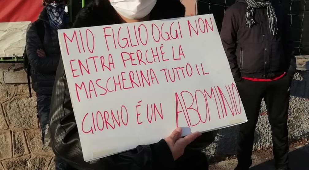 Olbia, mascherine obbligatorie: mamma protesta alla Diaz