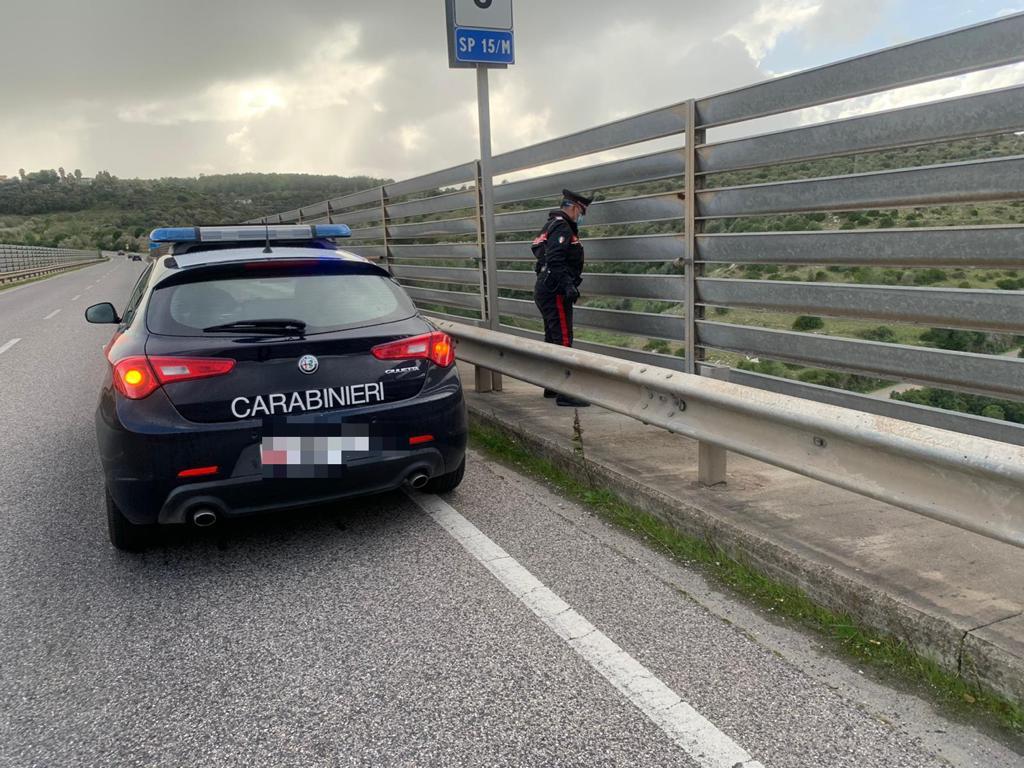 Nord Sardegna, tenta di buttarsi dal cavalcavia: salvato 51enne