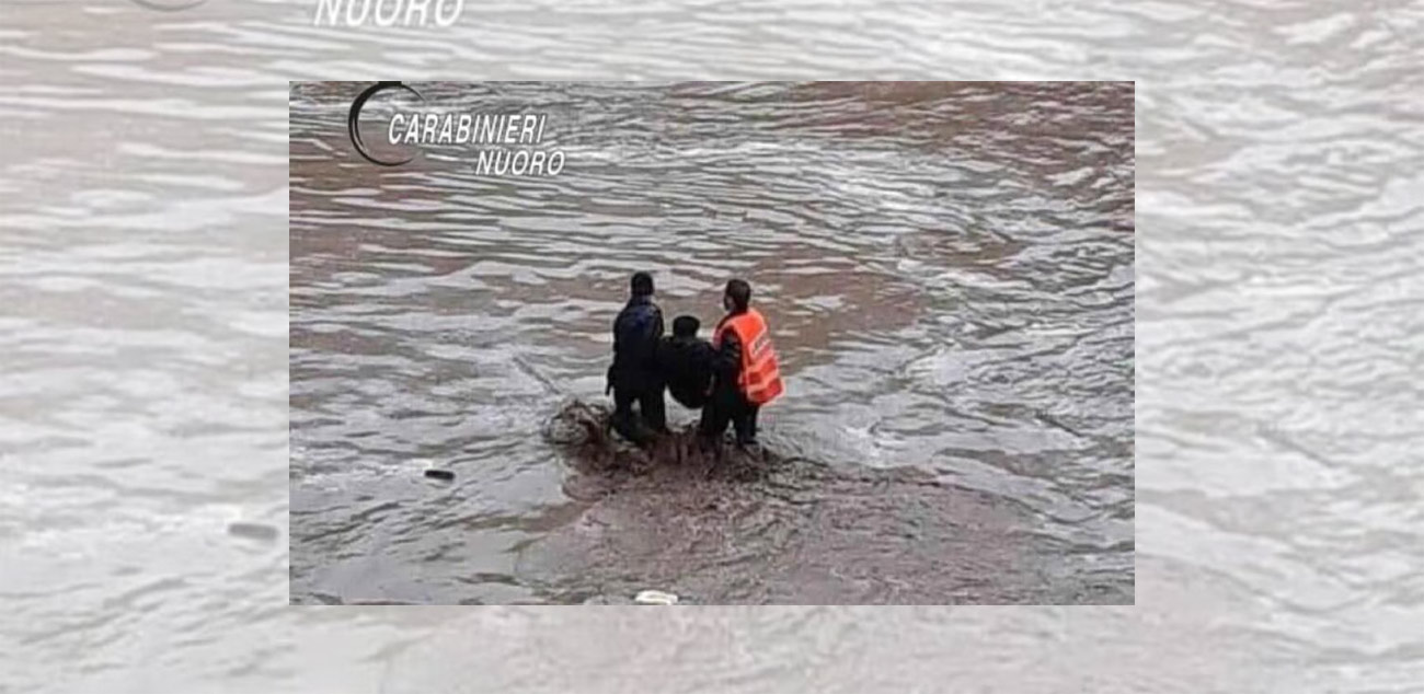 Alluvione Bitti: Carabinieri salvano anziano dalla piena