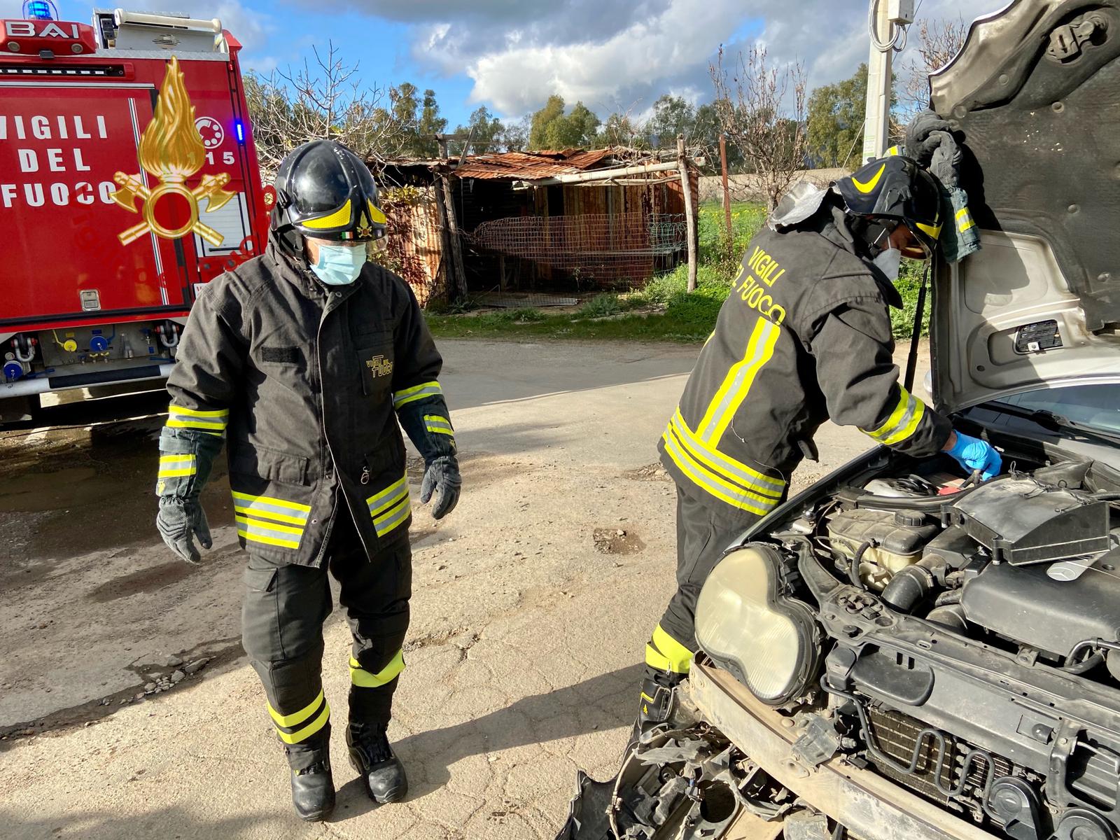 Scontro tra due auto: quattro feriti, uno è grave