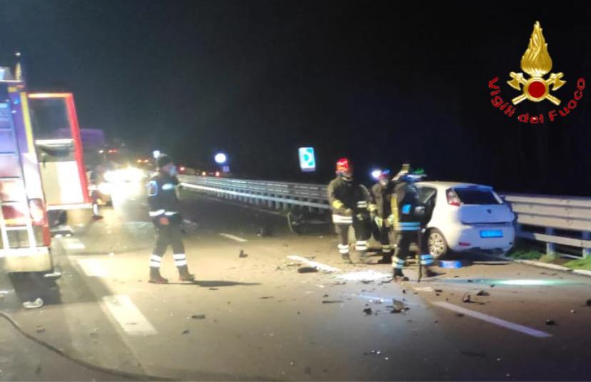 Siniscola, frontale tra auto: un morto e due feriti