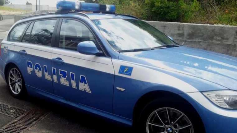 Minaccia una donna con una pistola clandestina: arrestato 55enne