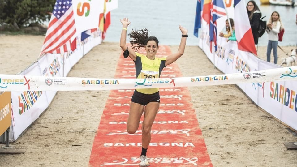 Olbia, la campionessa di canicross Valentina Langiu trionfa al Triesx Trail