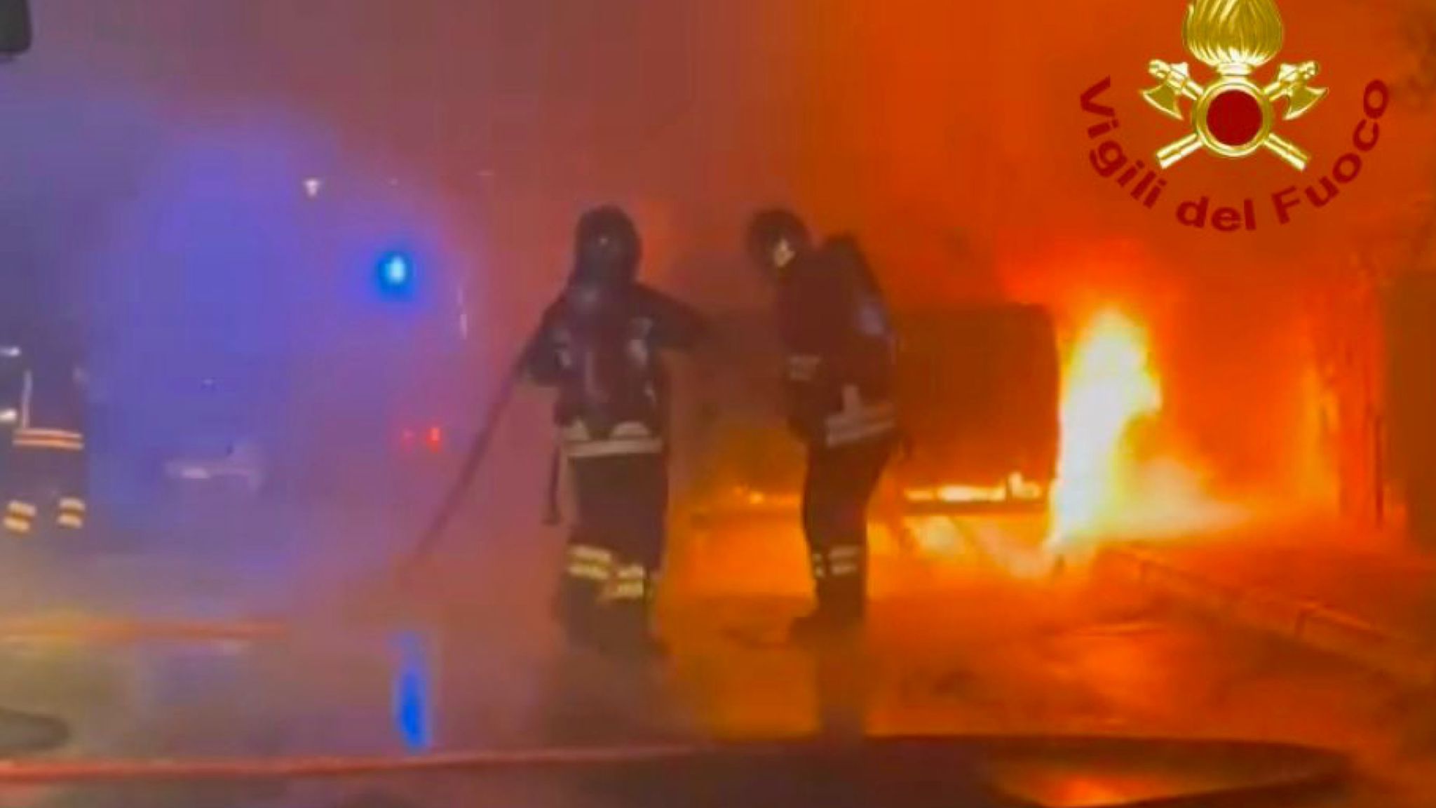 Olbia, notte di fuoco in città: 5 auto distrutte, indagini in corso