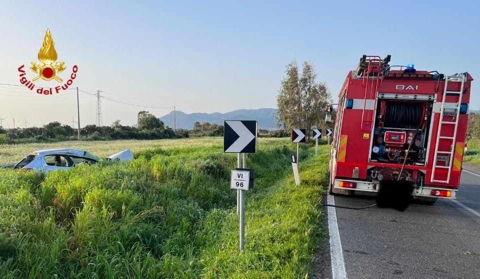 Auto esce fuori strada sulla 126: morto il conducente