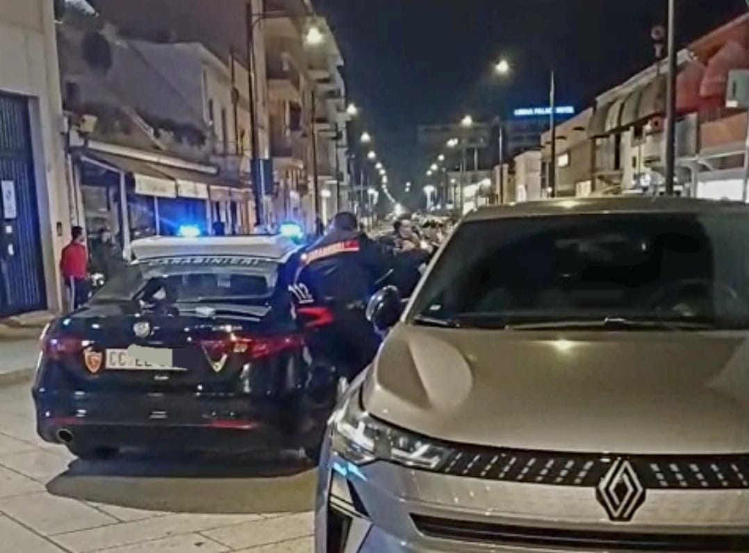 Olbia, ennesima serata folle in centro: un uomo è stato fermato dai Carabinieri dopo la chiamata in centrale