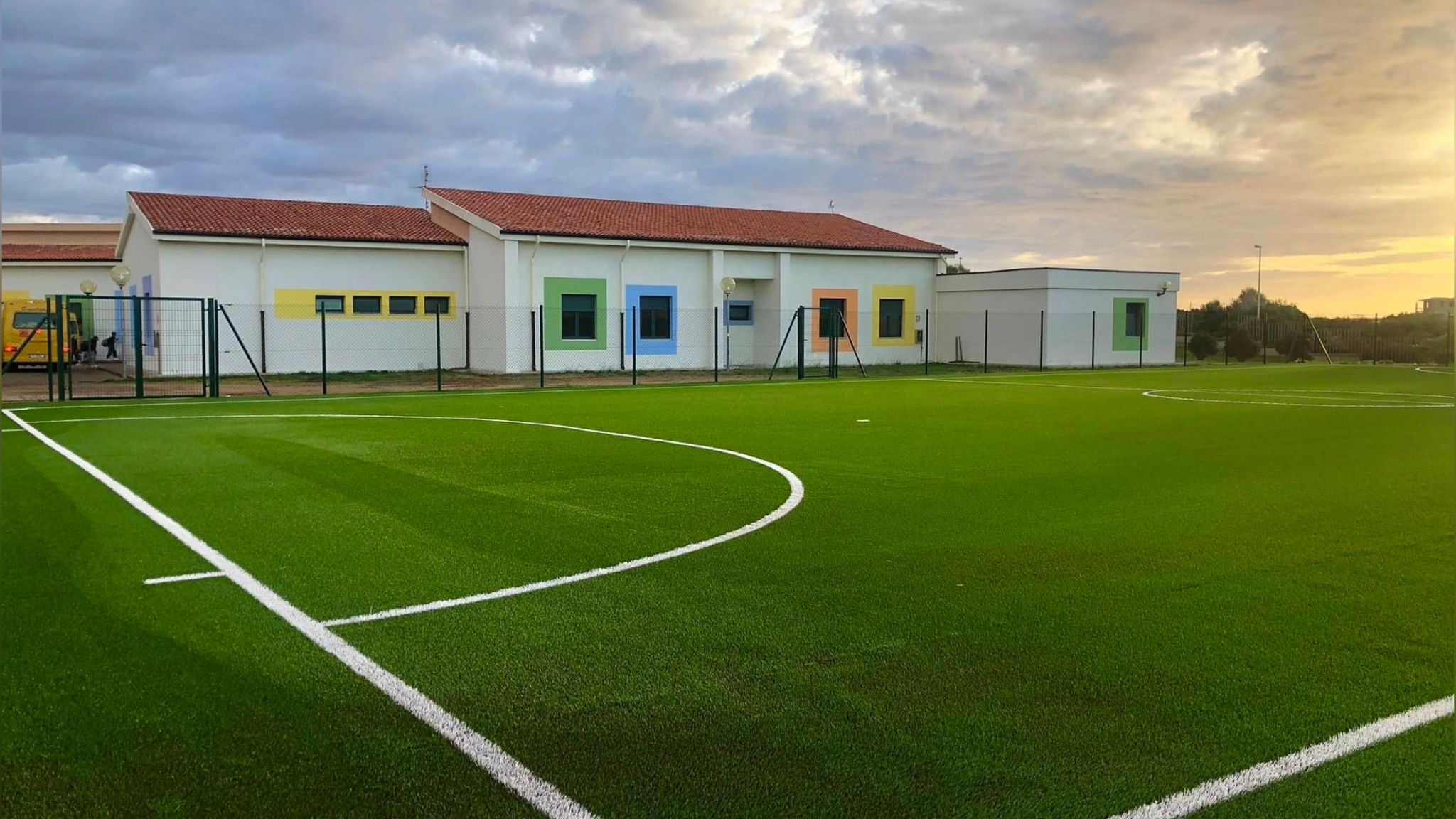 Arzachena: 77 mila euro per rinnovare il campo della scuola media di Abbiadori