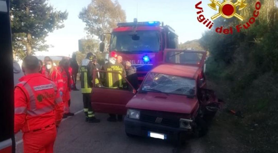 Scontro tra auto: anziano muore in ospedale