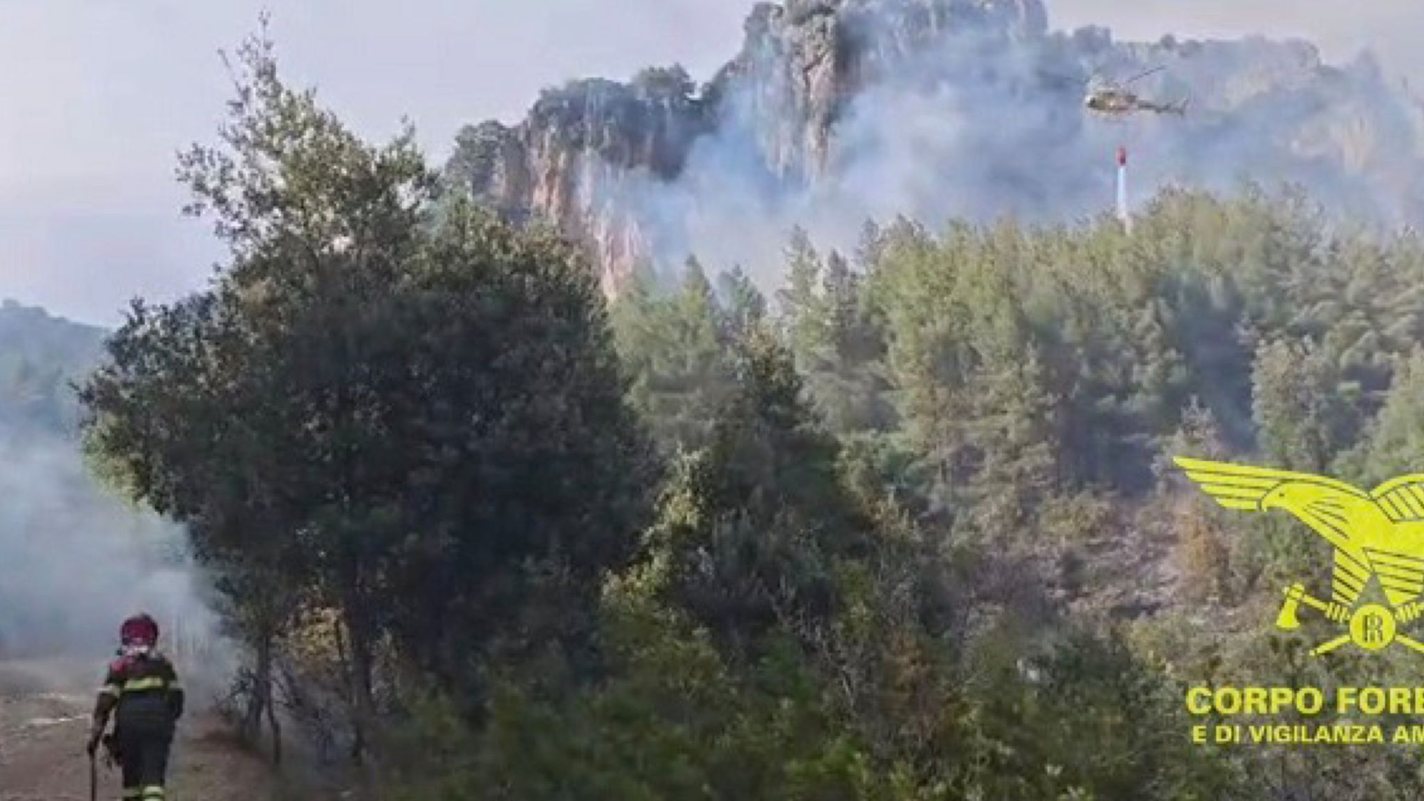 Emergenza incendi in Sardegna: 13 roghi in un solo giorno