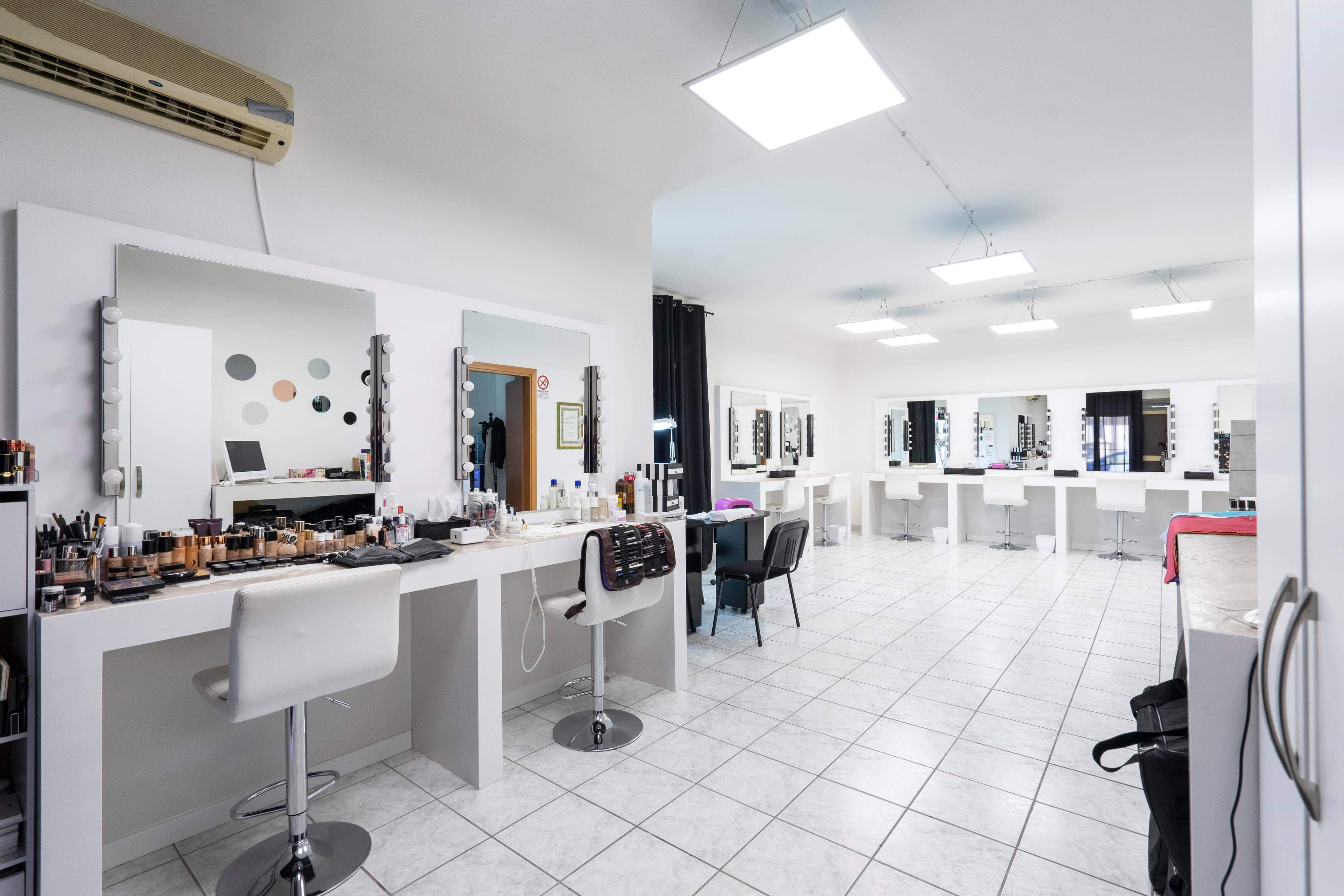 Work And Passion Lab Il Laboratorio del Truccatore - Olbia