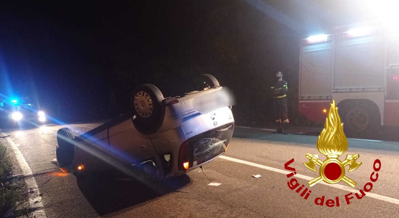 Arzachena, auto si ribalta: illeso il conducente