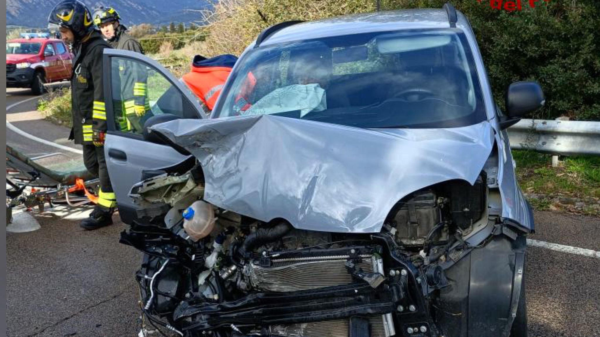 Scontro auto-camion: un ferito