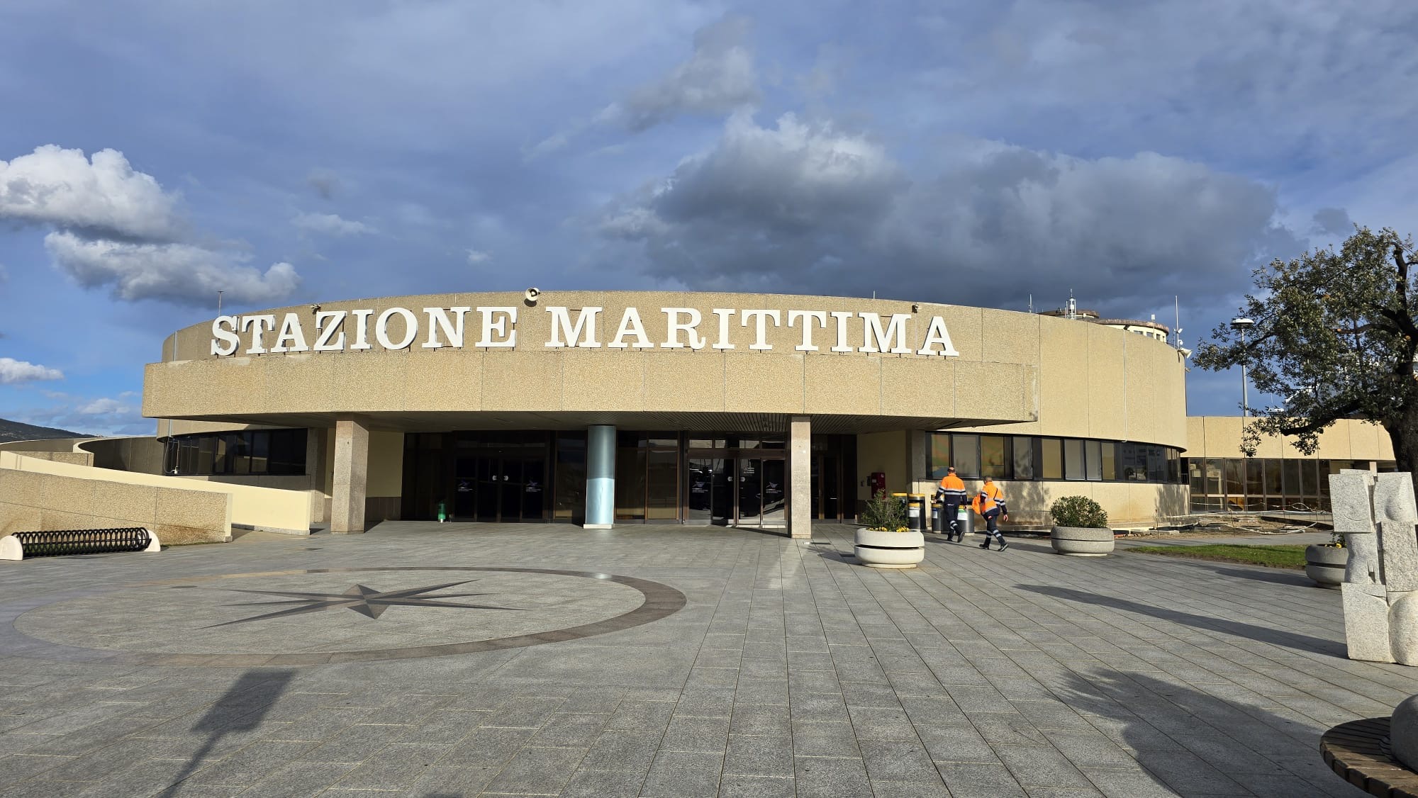 Olbia, partiti i primi migranti bloccati all’Isola Bianca