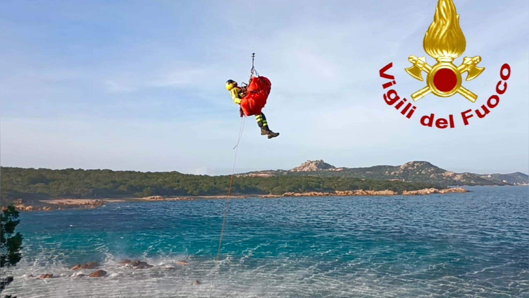 Arzachena, scivola dalla scogliera: donna in ospedale ad Olbia