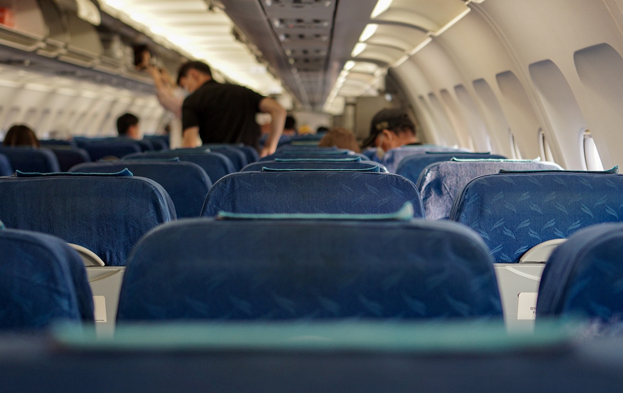 Trasporto aereo, luci e ombre: meno voli, prezzi alti e troppi competitor