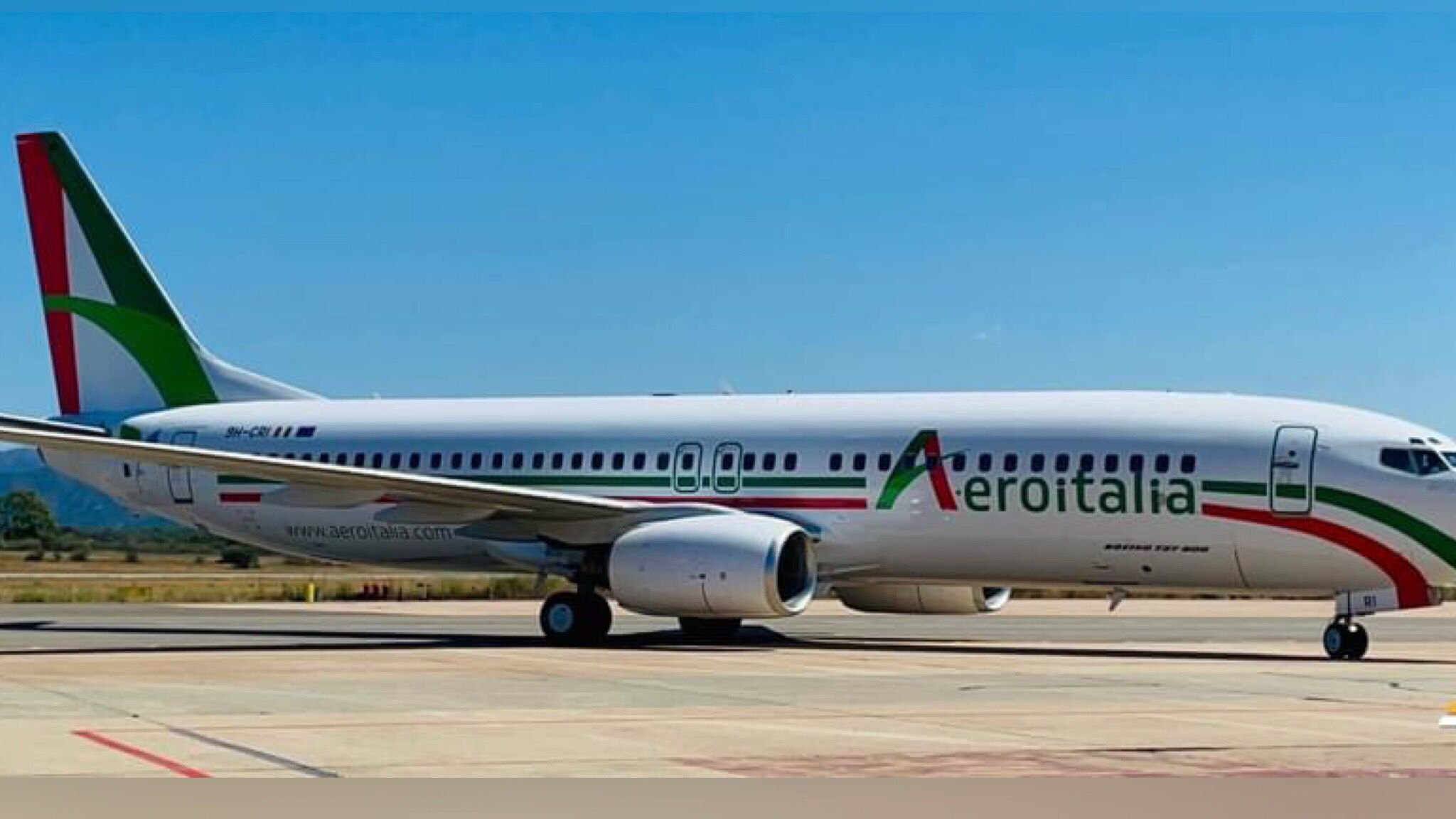 Olbia: atterrato il Boeing della nuova compagnia Aeroitalia 