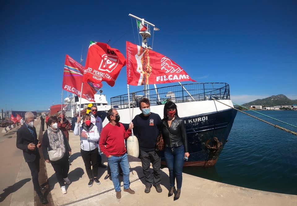 Olbia, dopo oltre 7 mesi Alan Kurdi lascia il porto: il saluto della Cgil