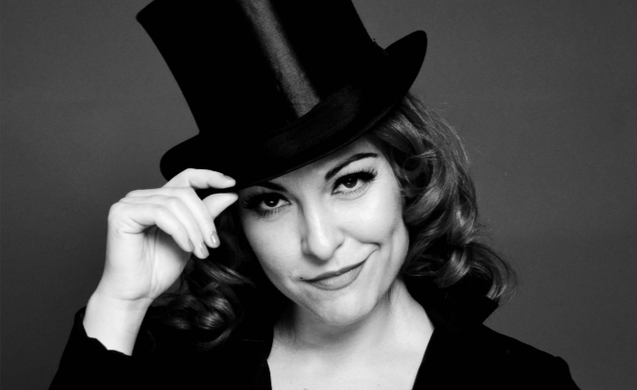 Scopriamo il cabaret parigino a San Pantaleo con Alessia Desogus