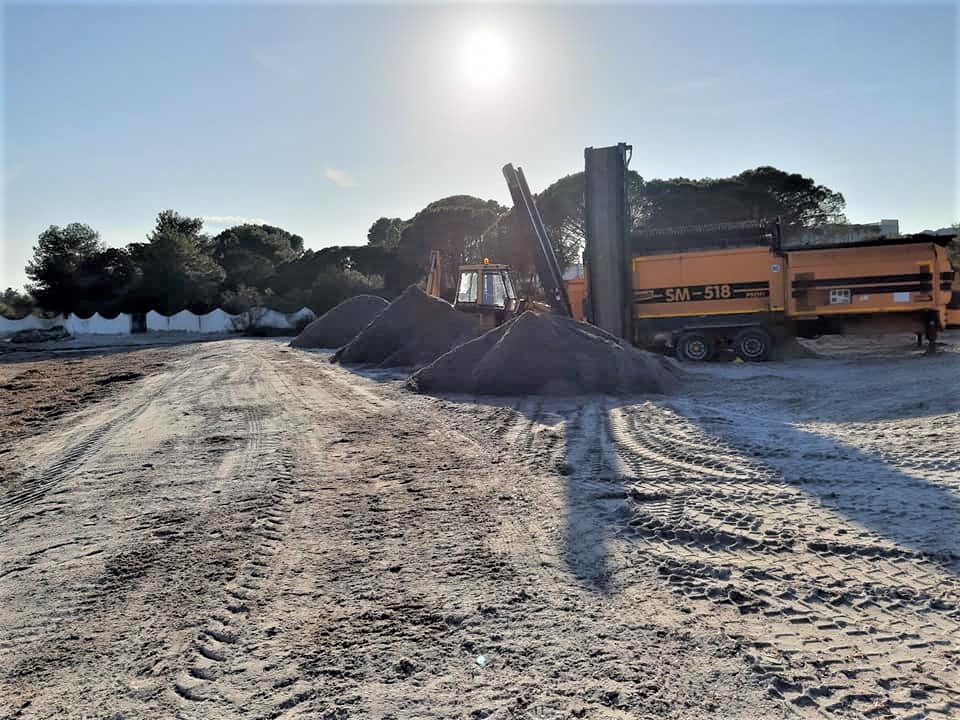 Olbia: Mare e Rocce e quelle alghe che vanno e vengono con i mezzi meccanici