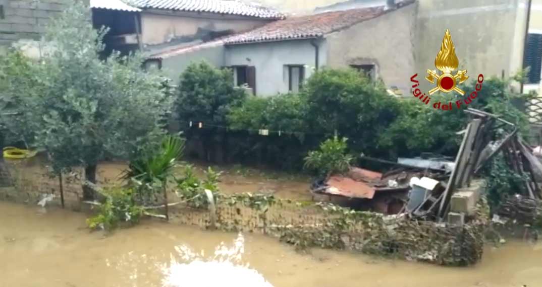 Monti, bomba d'acqua e allagamenti: sindaco avvisa popolazione, 