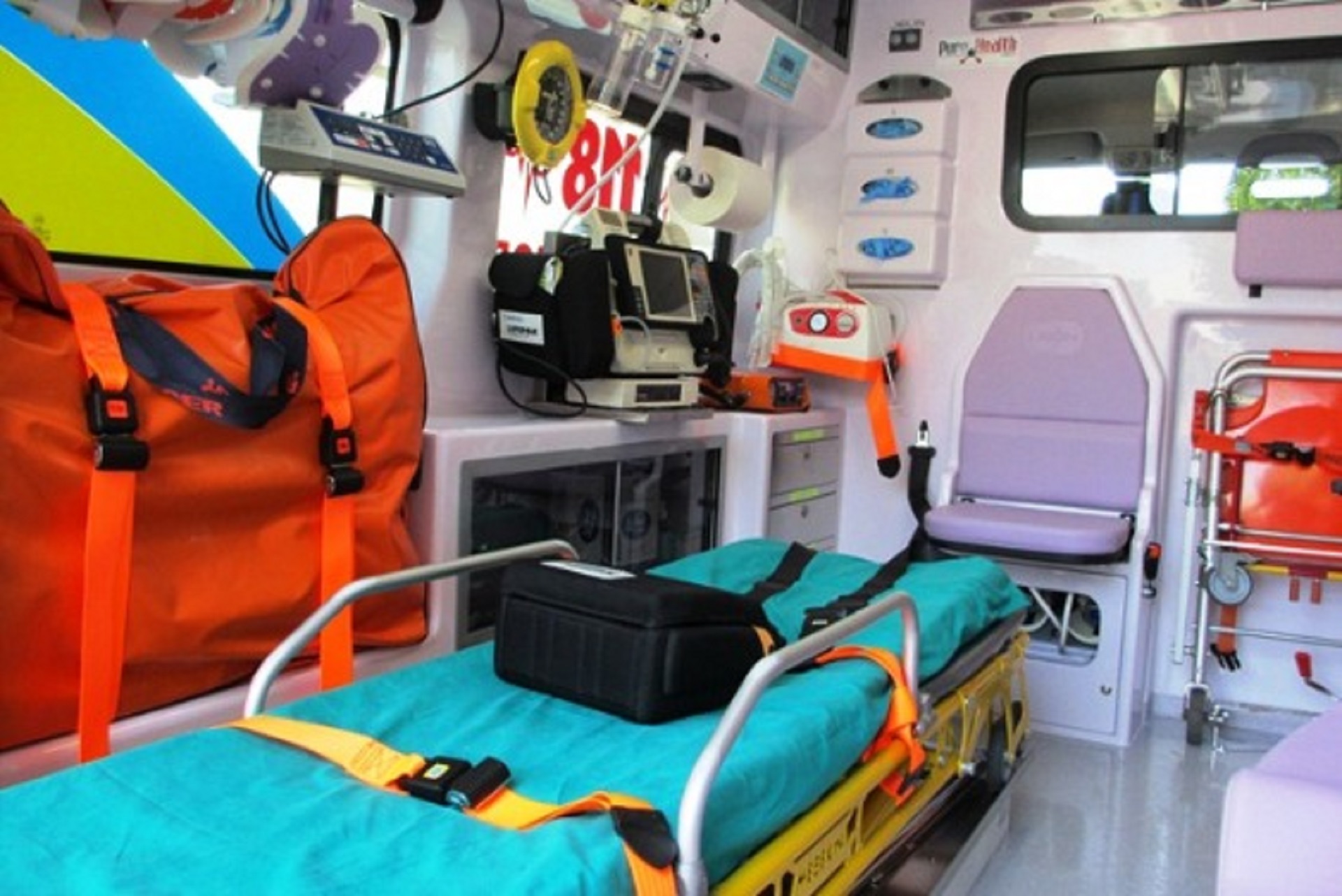 36enne investito da un bus: trasportato all'ospedale 