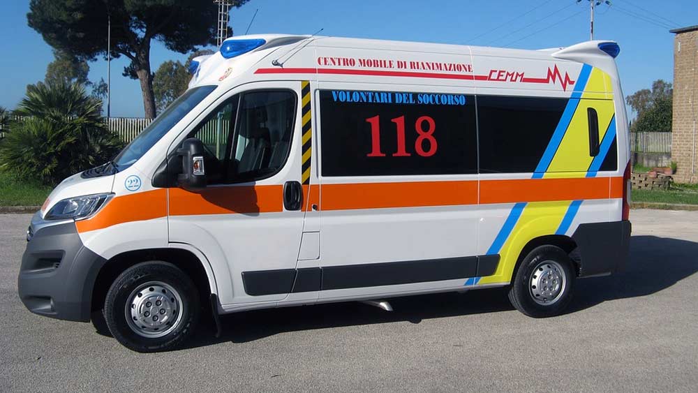 Olbia: scontro auto-ambulanza in rotatoria