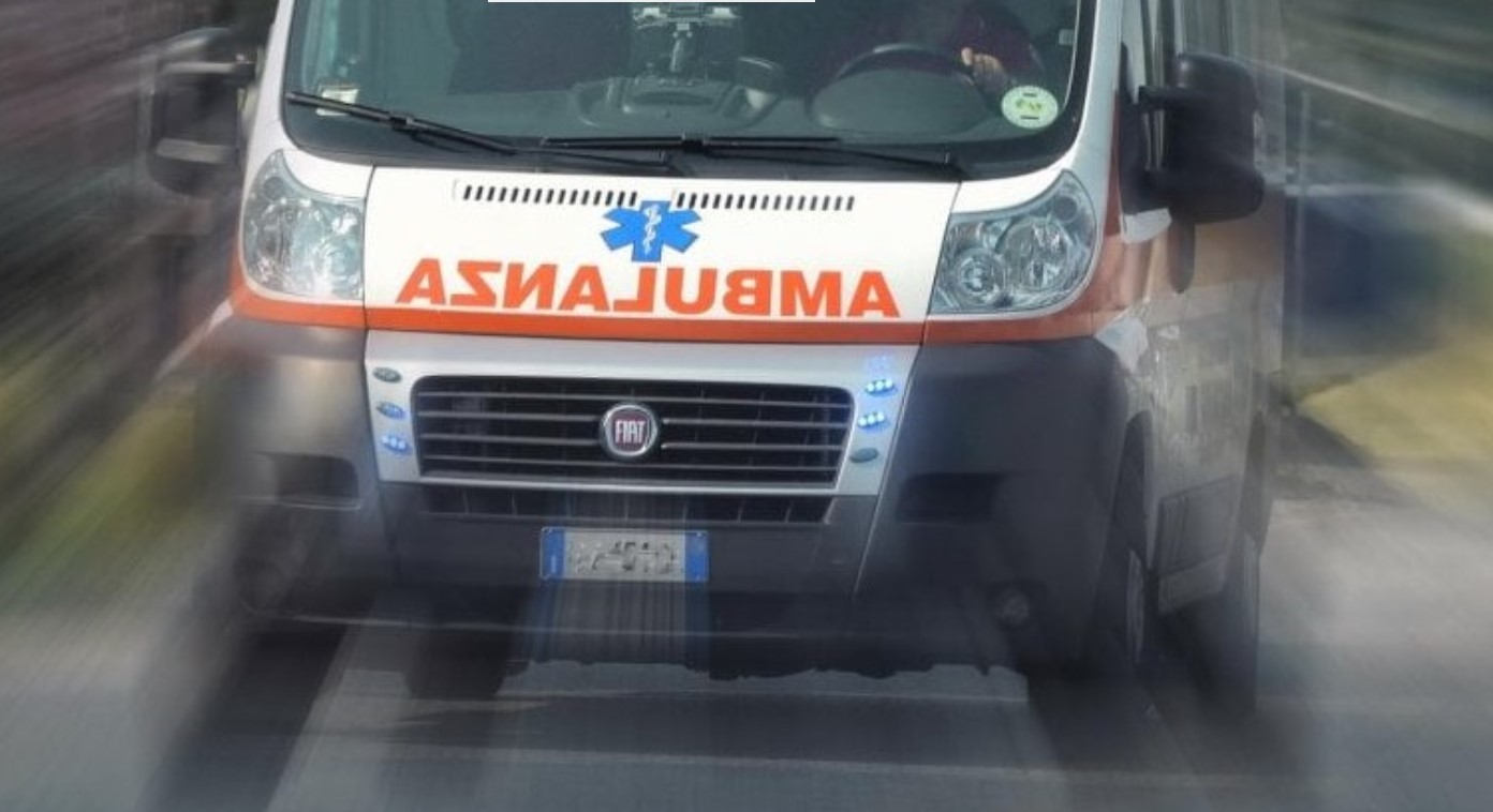 Soccorsa per strada, 39enne muore in ospedale: indagini in corso