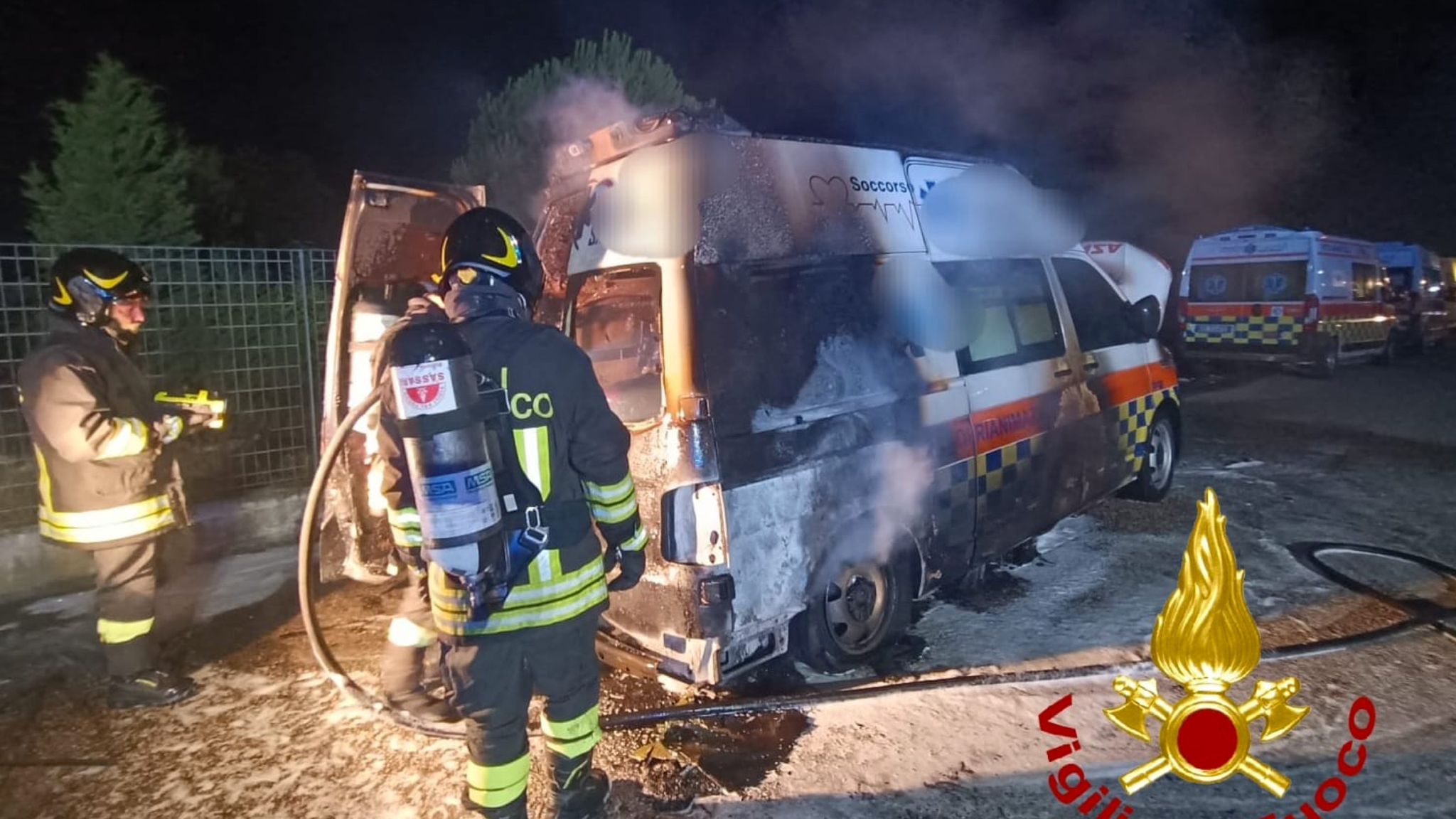 Nord Sardegna: ambulanza a fuoco nella notte