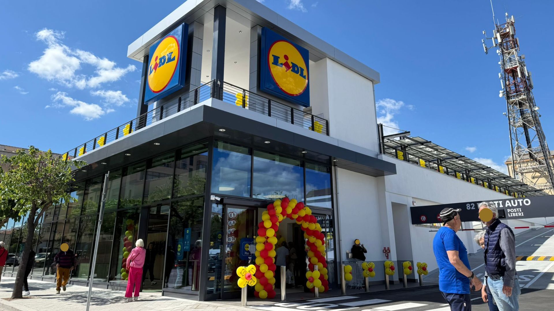 Olbia, inaugurato il nuovo Lidl in viale Aldo Moro: folla all’apertura
