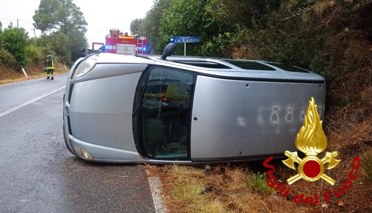 Arzachena, auto si ribalta: una donna ferita