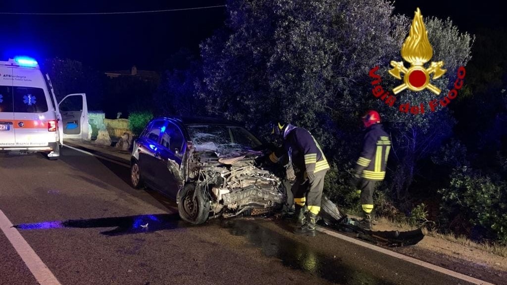 Arzachena, scontro tra due auto: due feriti