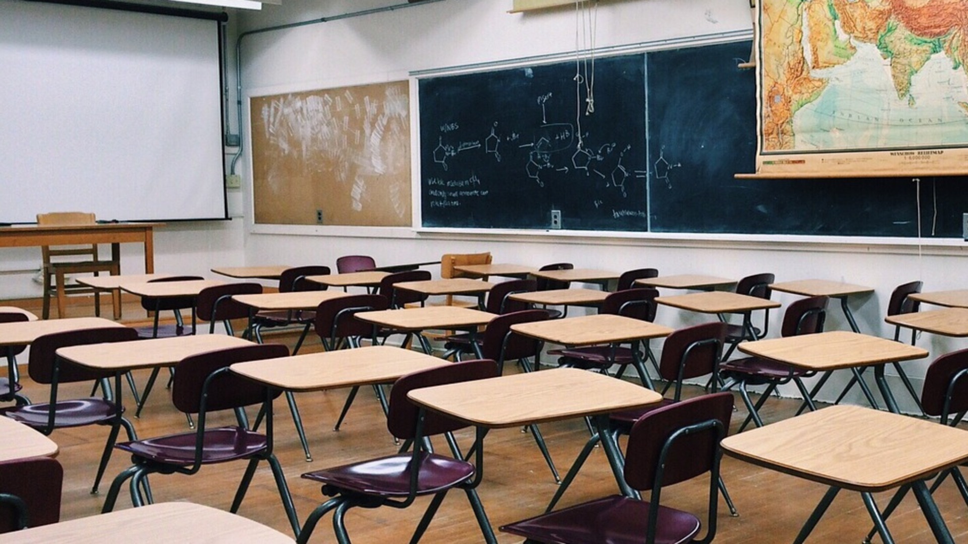 Alunni e professori positivi: chiuse scuole fino al 12 aprile