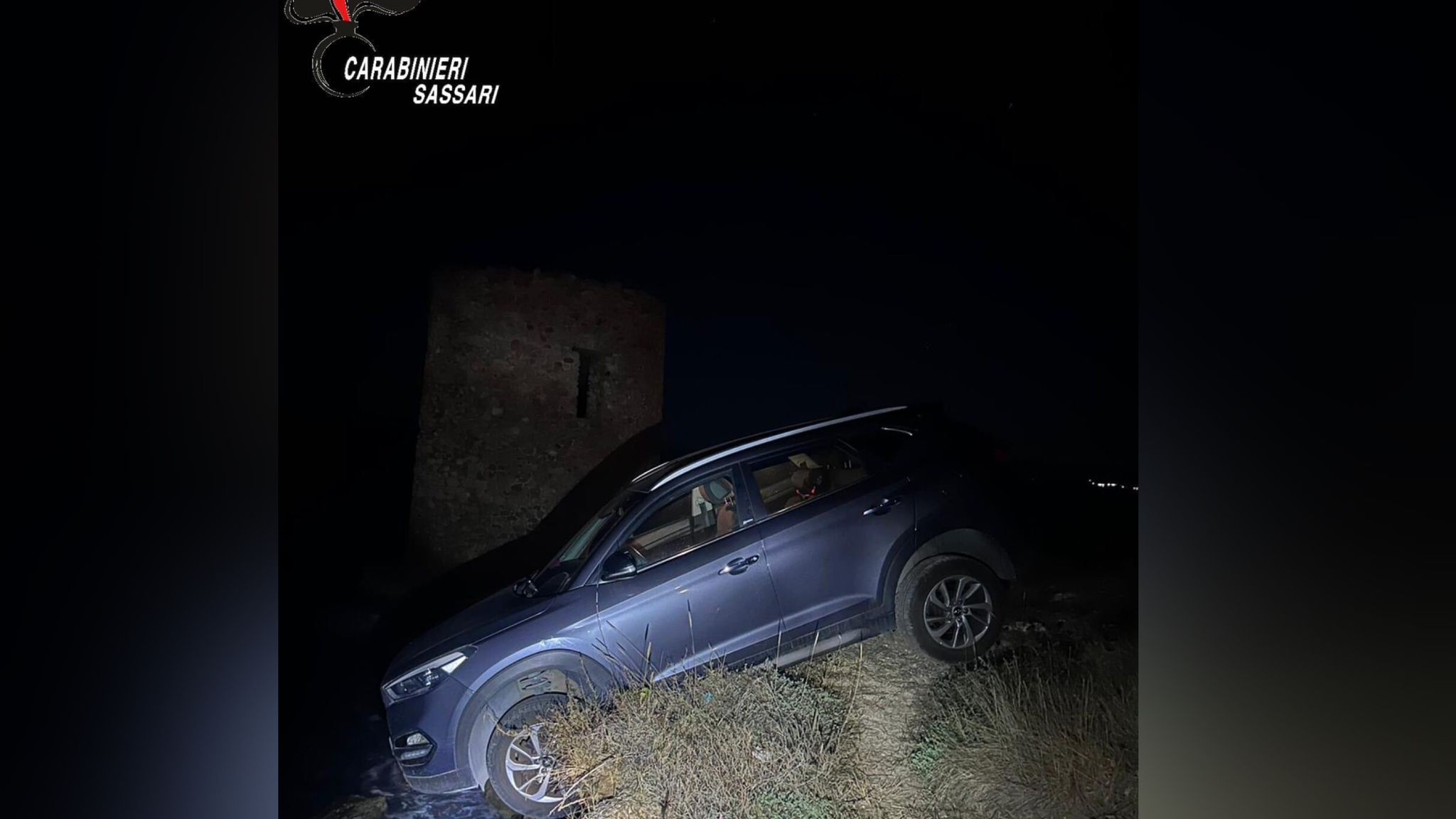 Nord Sardegna, auto in bilico sulla scogliera: salvata dai carabinieri