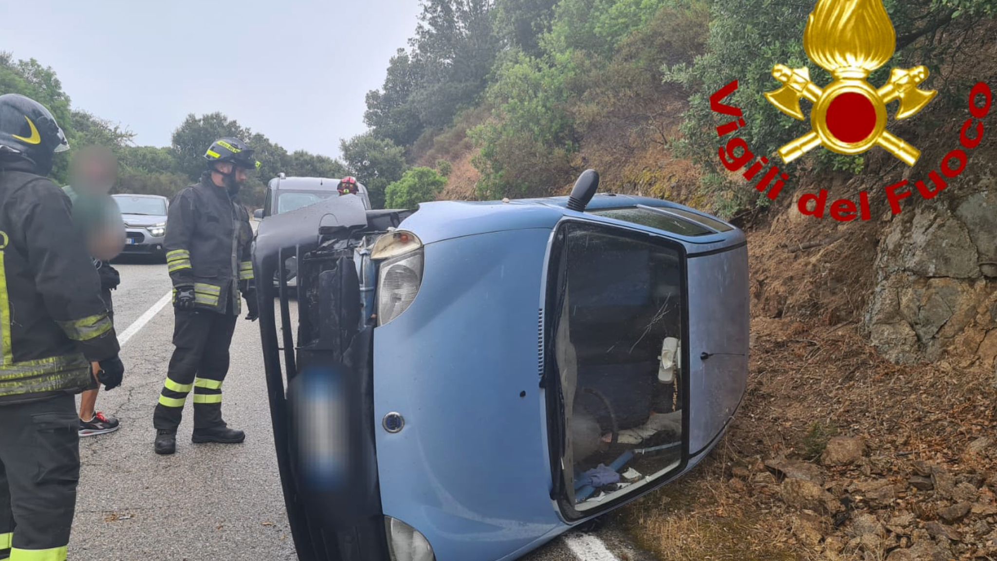 Arzachena, auto fuori strada: due feriti