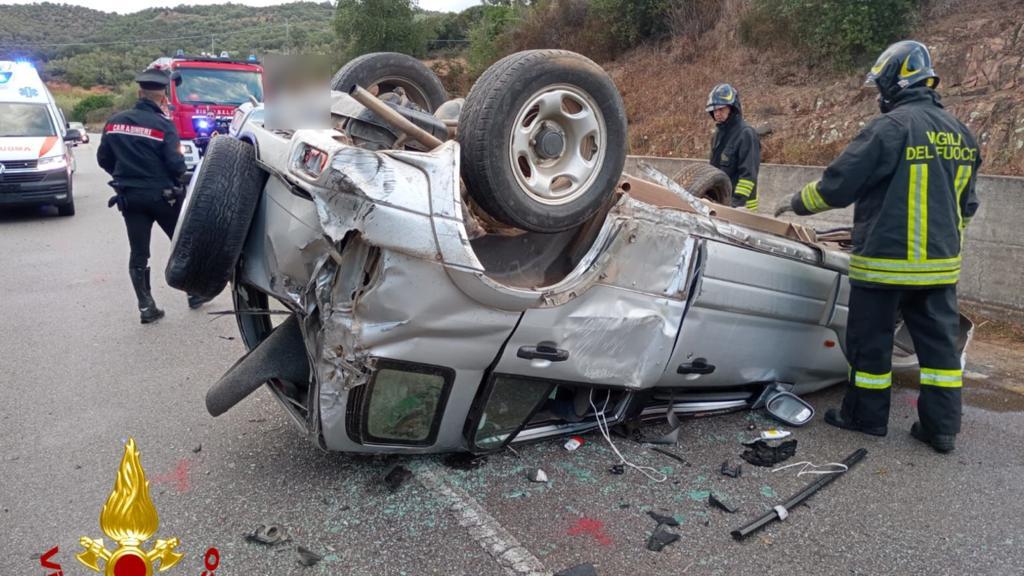 Scontro tra auto: una donna in ospedale