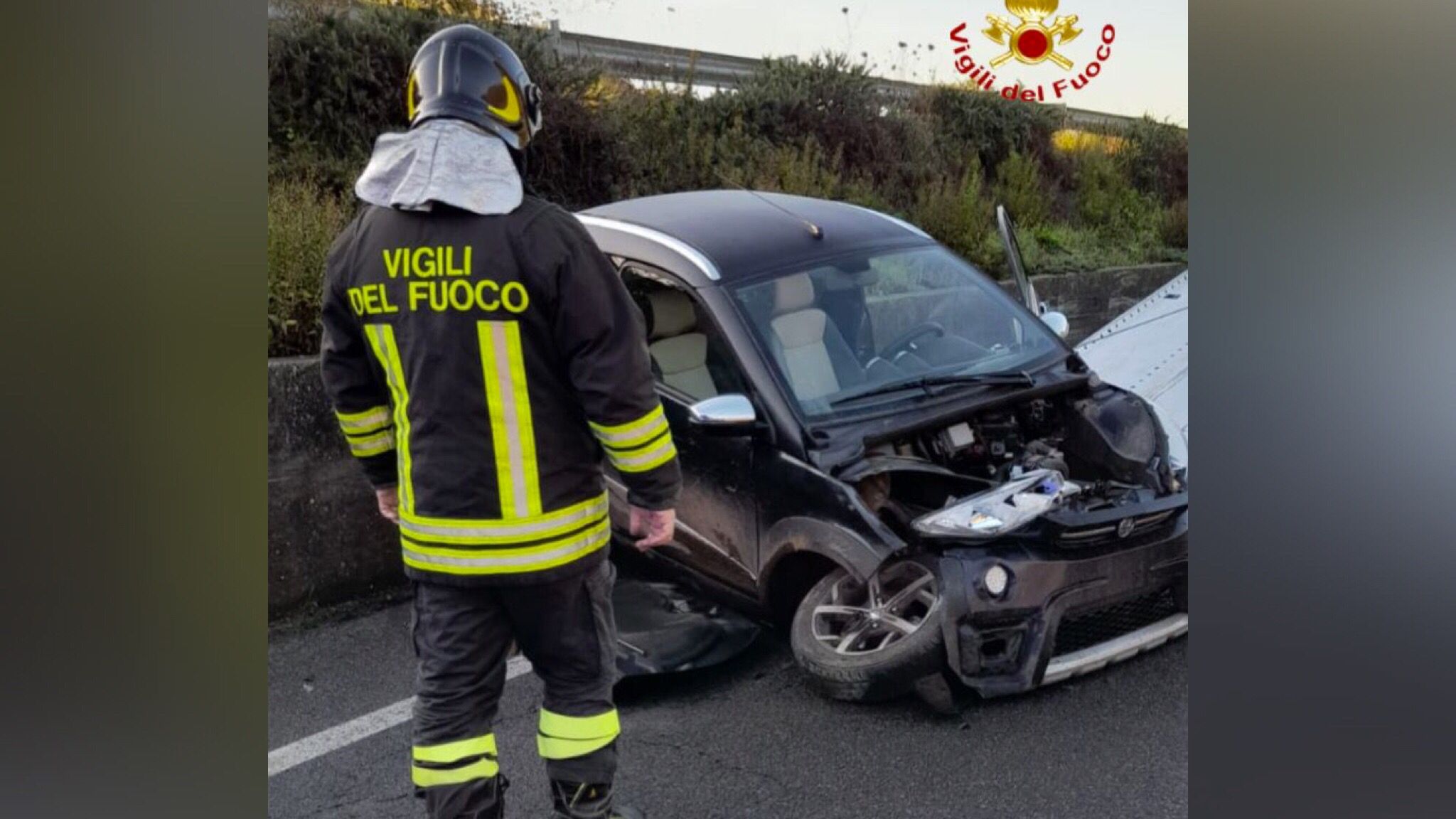 Auto contro muro: illeso 17enne