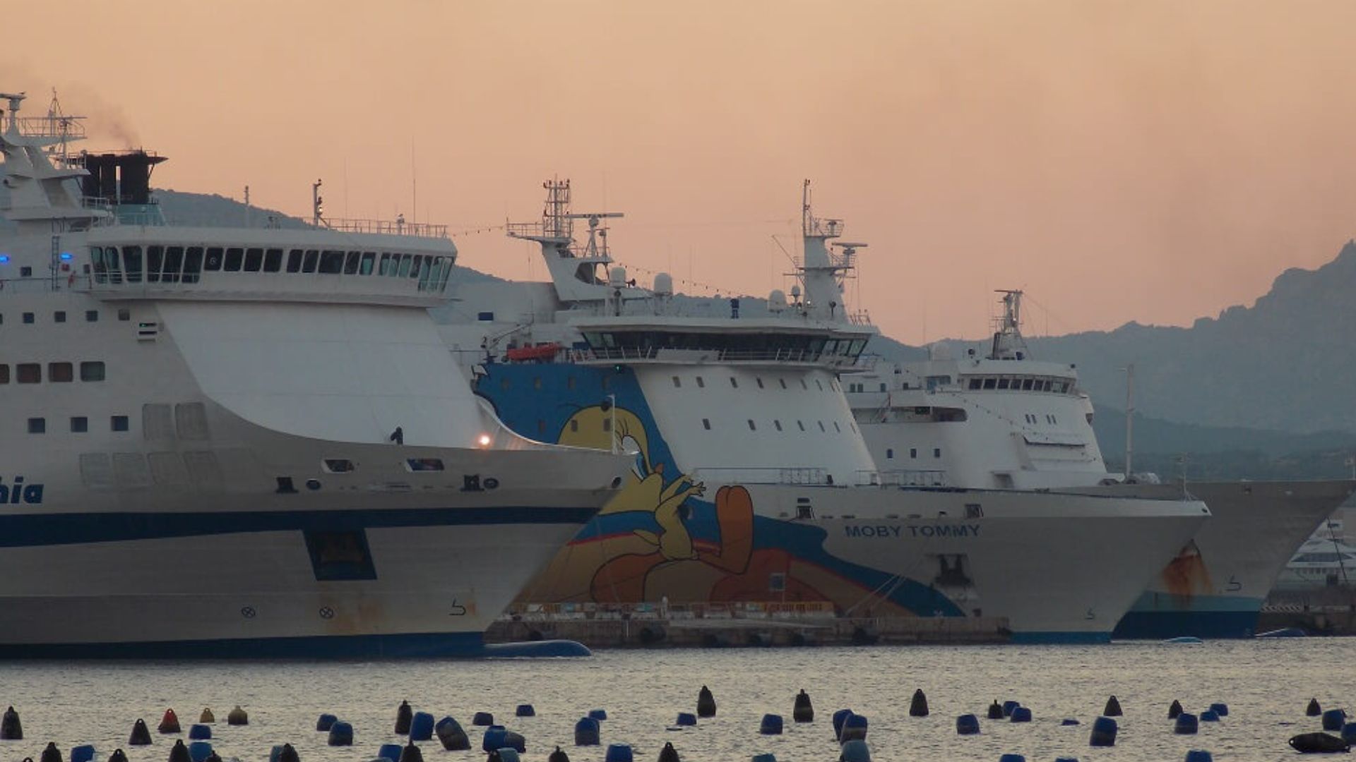 Porti sardi, si accende il dibattito: “La guida resti in mani sarde” 
