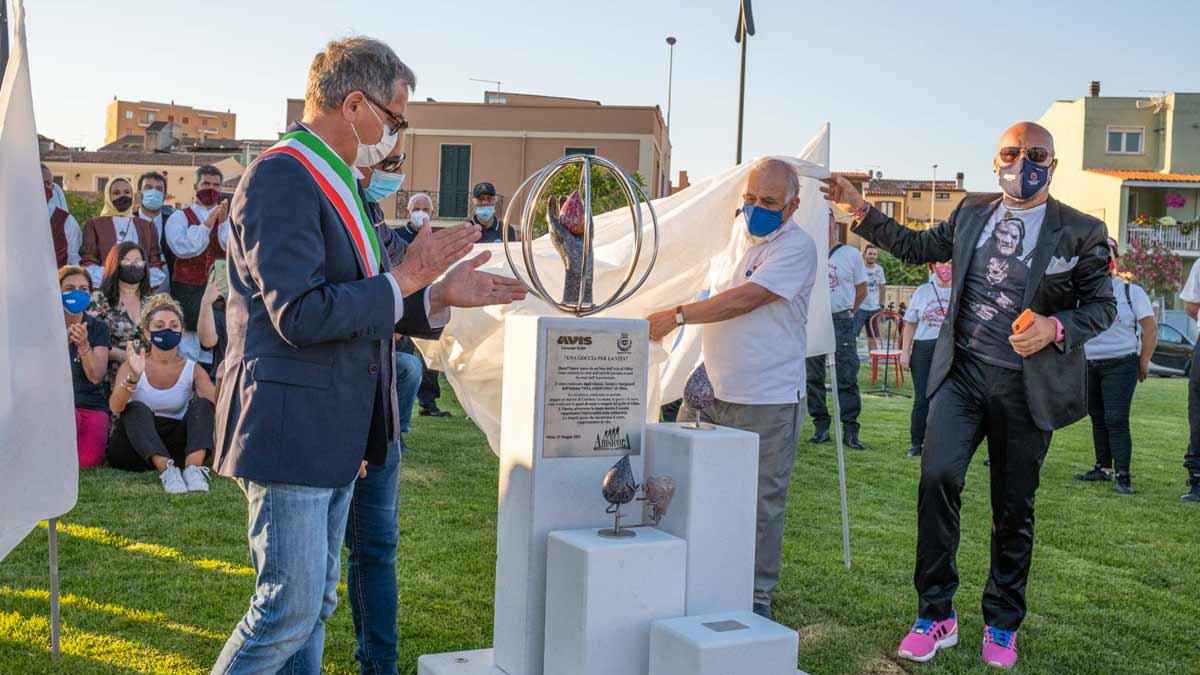 Olbia, inaugurato il monumento al donatore: il volontariato unisce