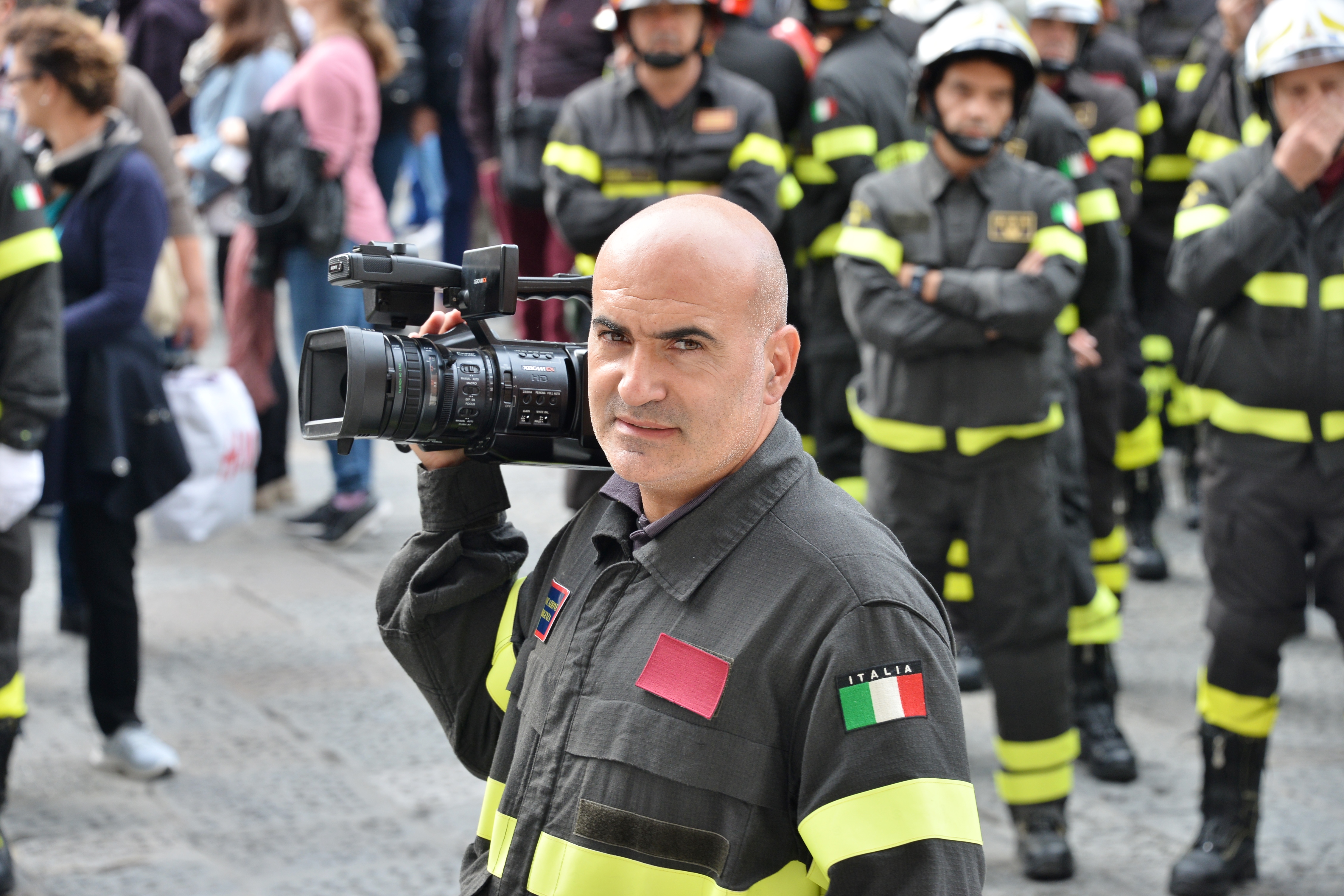 Documentare il dramma: l'impegno civile di Giovanni Ambrosino, Vigile del Fuoco