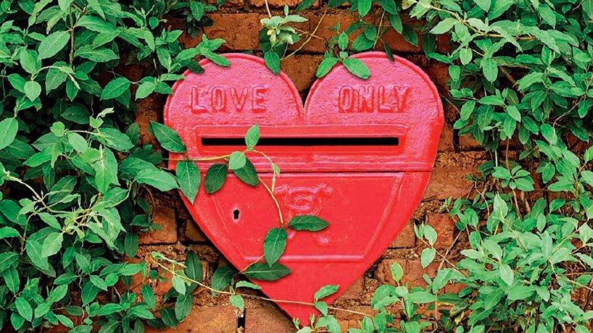 Olbia e Gallura, Poste Italiane: ecco le cartoline colorate per San Valentino