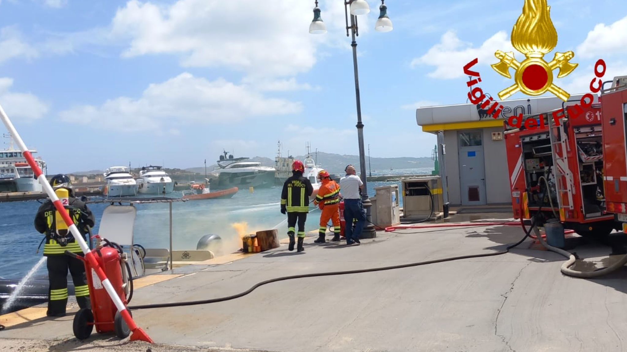 La Maddalena: incendio a bordo di una barca, ma è una simulazione