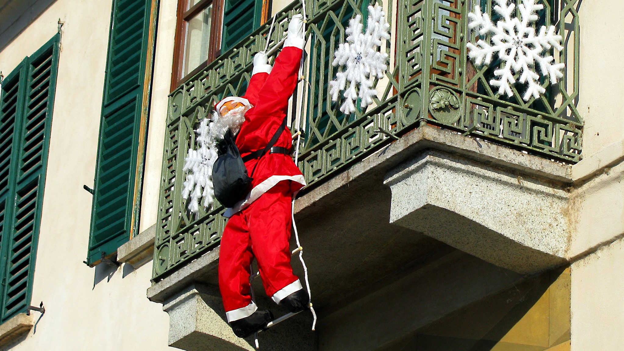 Fermato rapinatore seriale vestito da Babbo Natale: è di origine sarda