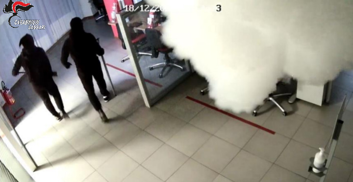 Gallura: la banda della spaccata ha tentato un colpo a Trinità d'Agultu
