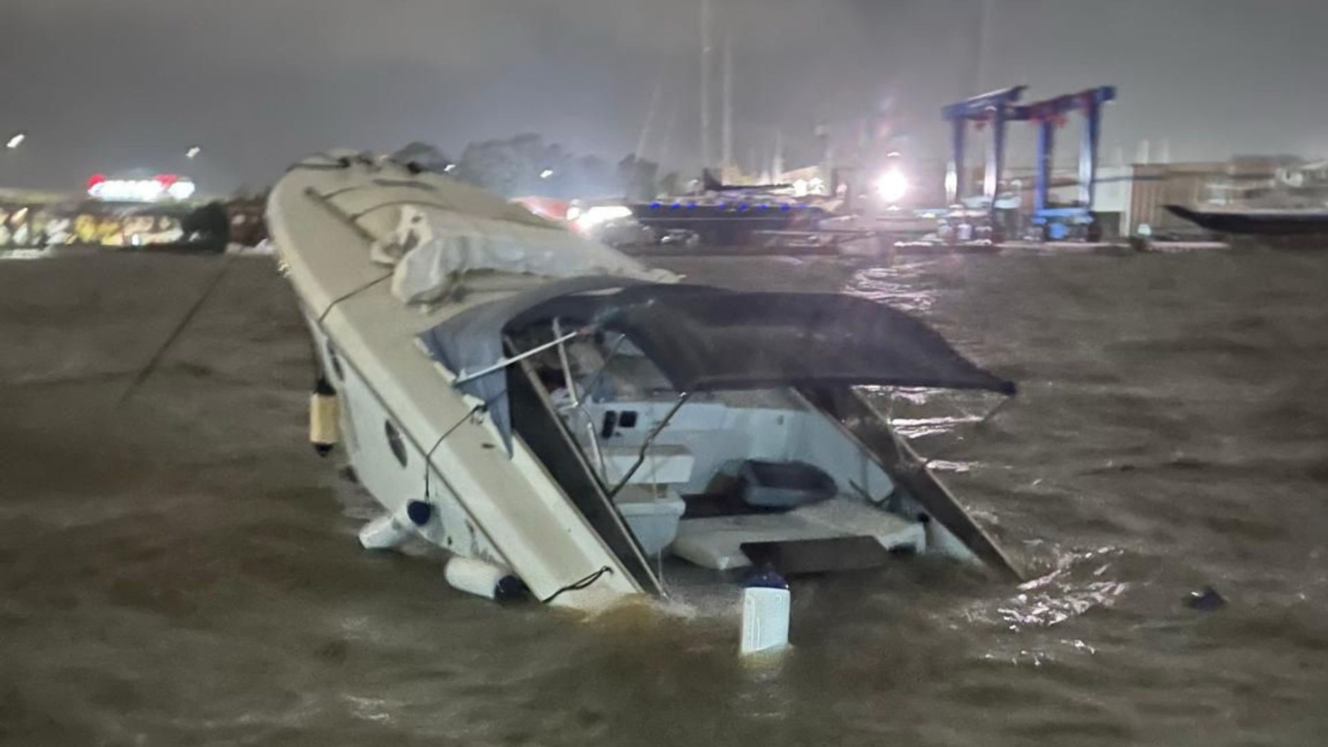 Olbia, barca affonda davanti alla Lega Navale