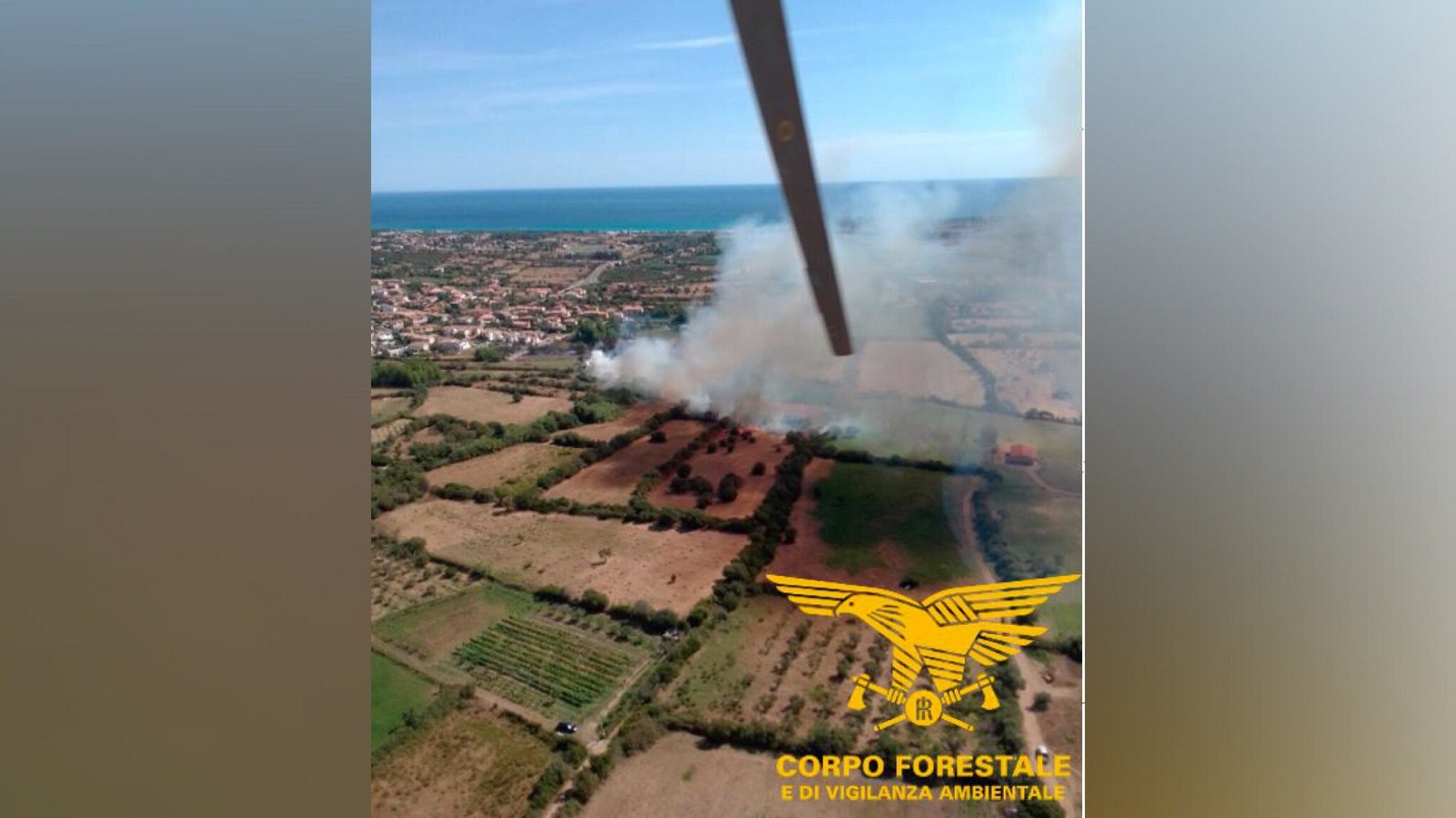 Incendio in corso a Budoni: in volo due elicotteri