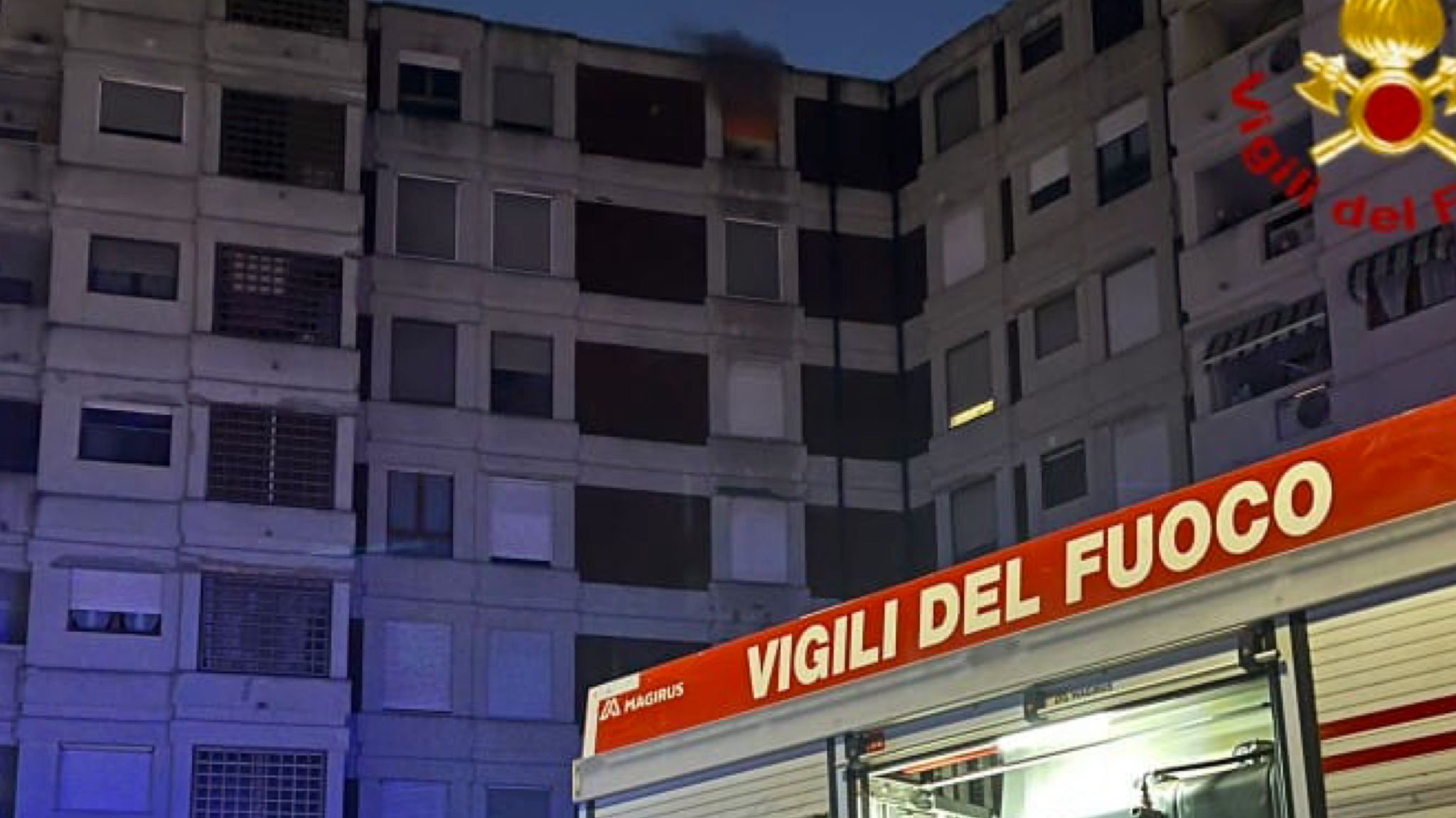 Appartamento a fuoco: salvata una donna  